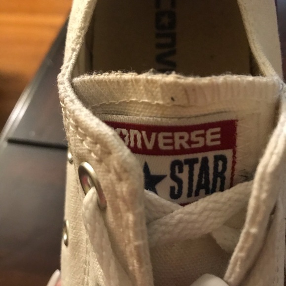 Women’s Canvas Converse tennis shoes - Picture 5 of 7